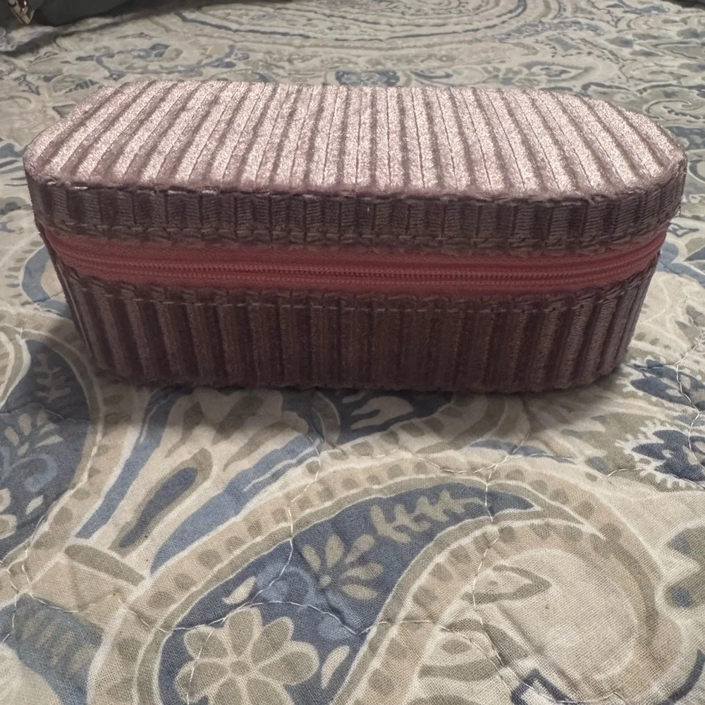 Textured Pink Velvet Jewelry Travel Case
